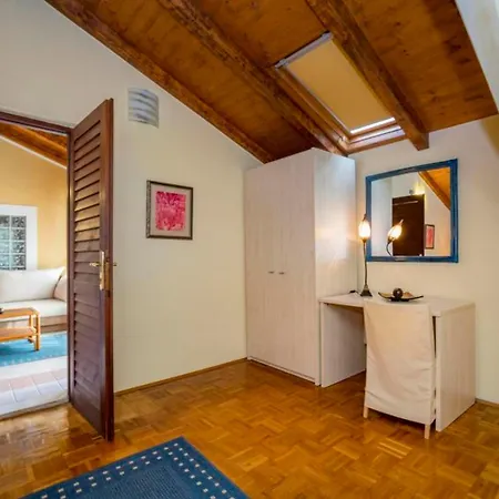 Apartman With Pool Rossella 1 *