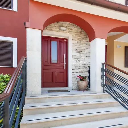 Apartman Apartments With Pool Villa Rossella 1