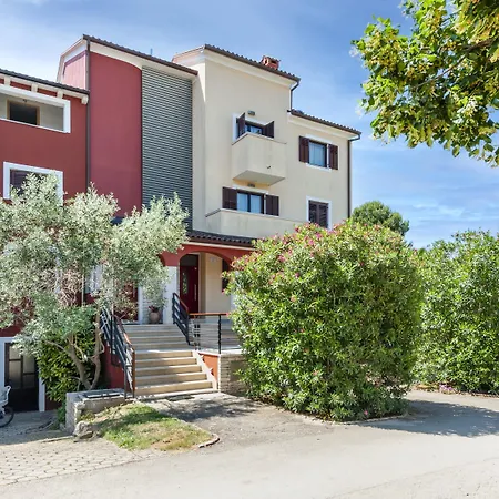 Apartments With Pool Villa Rossella 1 *