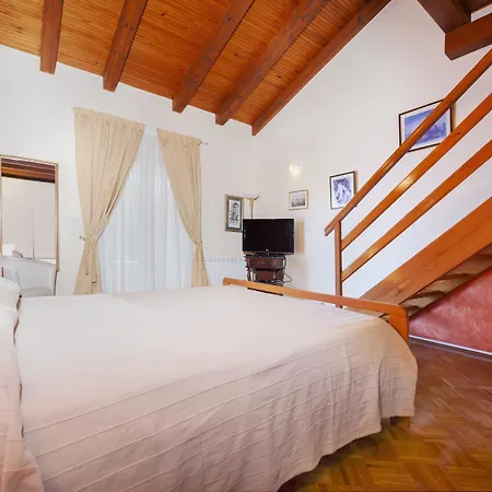 Apartment With Pool Rossella 1