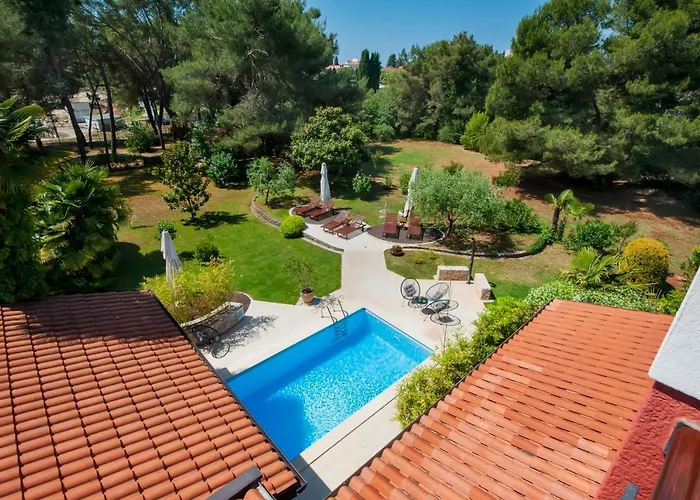 Apartman Apartments With Pool Villa Rossella 1 *