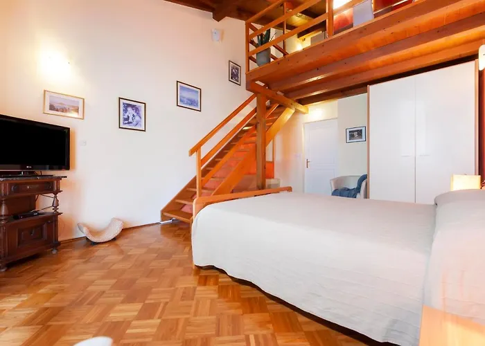 Apartments With Pool Villa Rossella 1 *