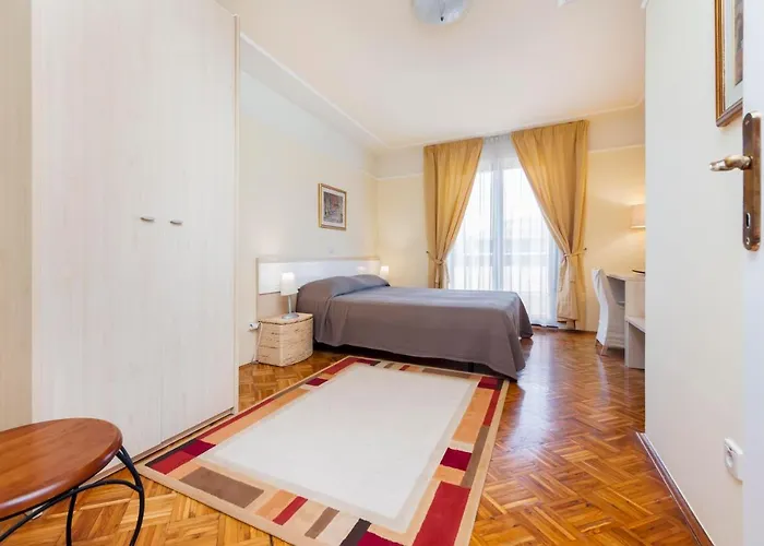 Apartments With Pool Villa Rossella 1 *