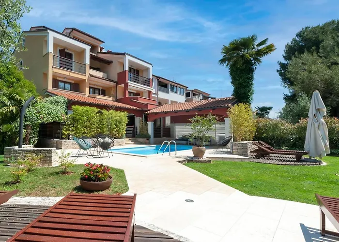 Apartments With Pool Villa Rossella 1