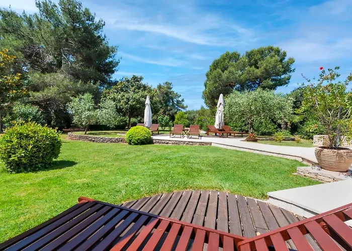 Apartman Apartments With Pool Villa Rossella 1