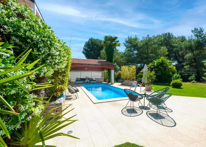 Apartman Apartments With Pool Villa Rossella 1