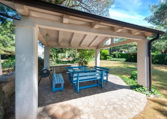 Apartman Apartments With Pool Villa Rossella 1 *