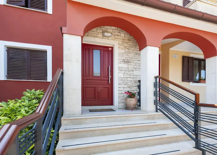 Apartman Apartments With Pool Villa Rossella 1