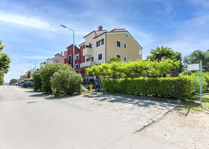 Apartman Apartments With Pool Villa Rossella 1 *