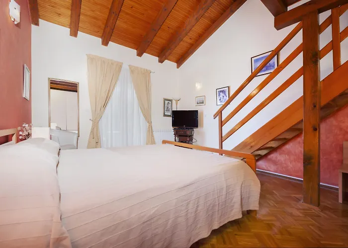 Apartman Apartments With Pool Villa Rossella 1