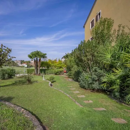 Apartment With Pool Rossella 1 *