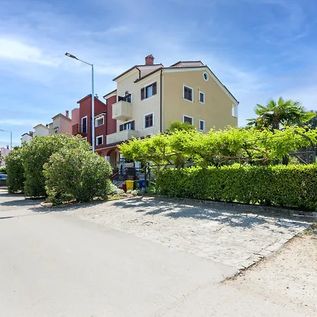 Apartment With Pool Rossella 1 *